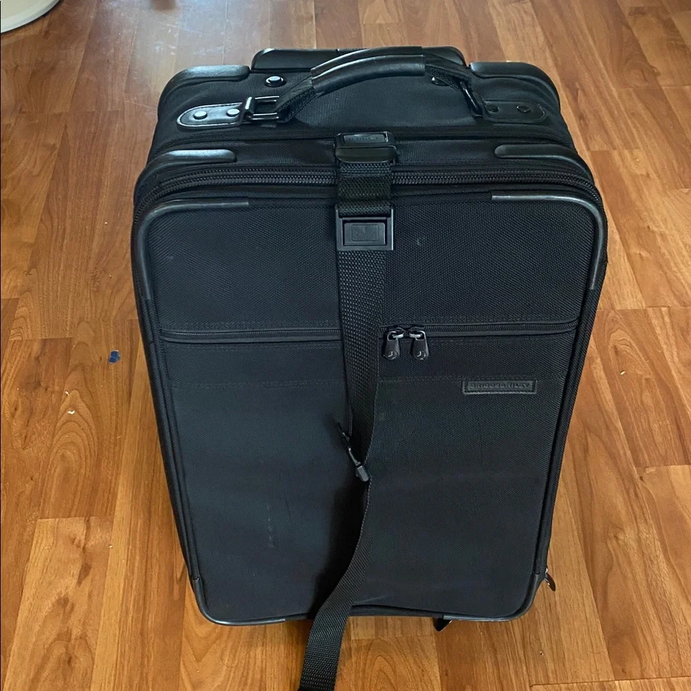 🖤Briggs & Riley Black Rolling travel Carry-On 22” tall🖤